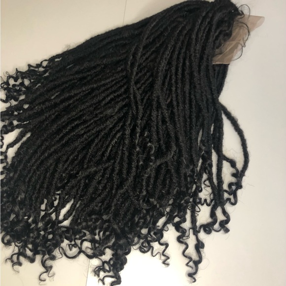 Sold 🚨 New Full lace wig w baby hair • black synthetic twists curls at the end - Picture 3 of 6